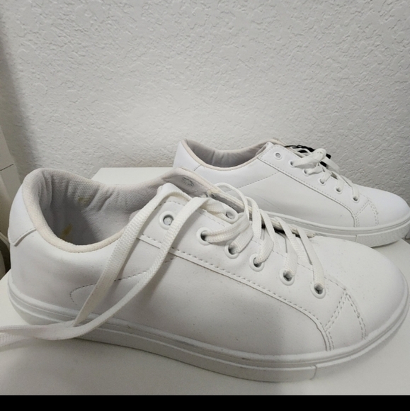 BooHoo White Women's Sneakers Shoes 👟 size US 9 EUR 7 NWT - Picture 2 of 7